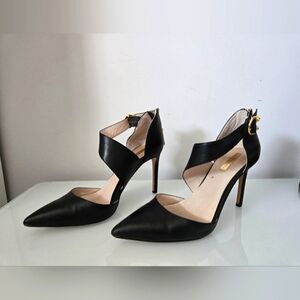 LOUISE ET CIE Jennox Black/Gold Leather Heels with Diagonal Cross Strap  Size8.5